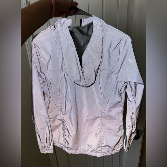✨REFLECTIVE RUNNING JACKET✨ - Picture 3 of 6